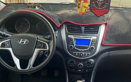 Hyundai Solaris II рестайлинг, 2012 год, 750 000 рублей, 3 фотография
