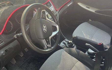 Hyundai Solaris II рестайлинг, 2012 год, 750 000 рублей, 6 фотография