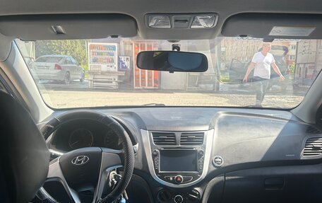 Hyundai Solaris II рестайлинг, 2011 год, 550 000 рублей, 4 фотография