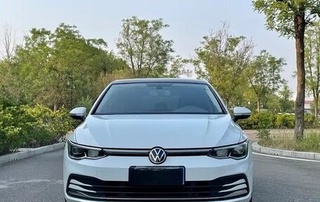 Volkswagen Golf VIII, 2022 год, 2 100 000 рублей, 2 фотография