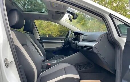 Volkswagen Golf VIII, 2022 год, 2 100 000 рублей, 10 фотография