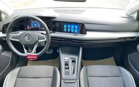 Volkswagen Golf VIII, 2022 год, 2 100 000 рублей, 9 фотография