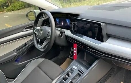 Volkswagen Golf VIII, 2022 год, 2 100 000 рублей, 7 фотография