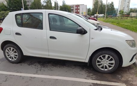 Renault Sandero II рестайлинг, 2019 год, 980 000 рублей, 1 фотография
