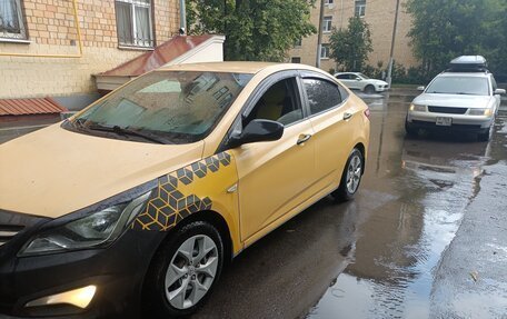 Hyundai Solaris II рестайлинг, 2015 год, 950 000 рублей, 2 фотография