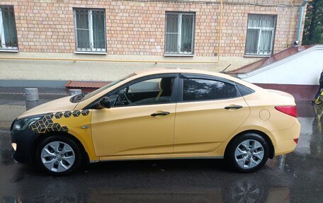 Hyundai Solaris II рестайлинг, 2015 год, 950 000 рублей, 5 фотография