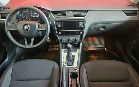 Skoda Octavia, 2018 год, 1 615 000 рублей, 9 фотография