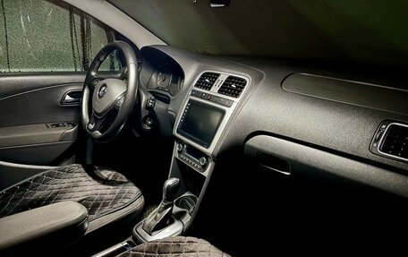 Volkswagen Polo VI (EU Market), 2015 год, 1 500 000 рублей, 19 фотография
