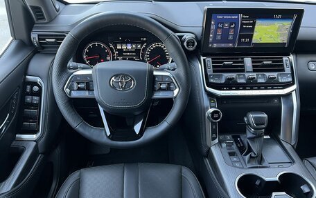 Toyota Land Cruiser, 2024 год, 12 490 000 рублей, 13 фотография