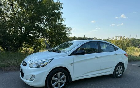 Hyundai Solaris II рестайлинг, 2012 год, 720 000 рублей, 2 фотография