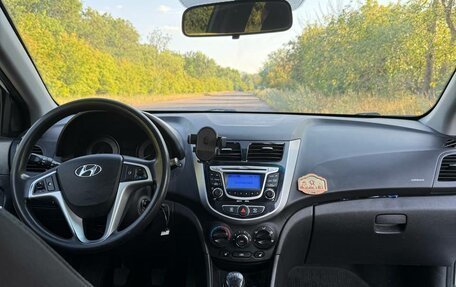 Hyundai Solaris II рестайлинг, 2012 год, 720 000 рублей, 6 фотография