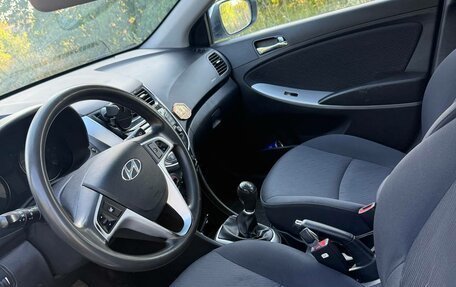 Hyundai Solaris II рестайлинг, 2012 год, 720 000 рублей, 8 фотография