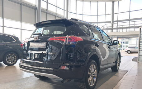 Toyota RAV4, 2017 год, 2 390 000 рублей, 5 фотография