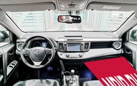 Toyota RAV4, 2017 год, 2 390 000 рублей, 14 фотография