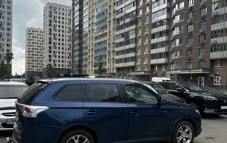 Mitsubishi Outlander III рестайлинг 3, 2014 год, 1 550 000 рублей, 4 фотография