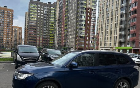 Mitsubishi Outlander III рестайлинг 3, 2014 год, 1 550 000 рублей, 2 фотография