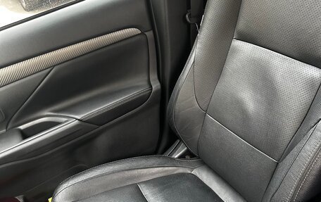Mitsubishi Outlander III рестайлинг 3, 2014 год, 1 550 000 рублей, 11 фотография