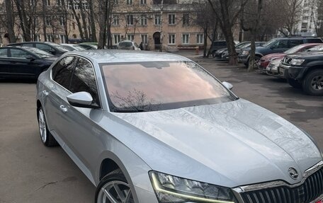 Skoda Superb III рестайлинг, 2022 год, 3 250 000 рублей, 1 фотография