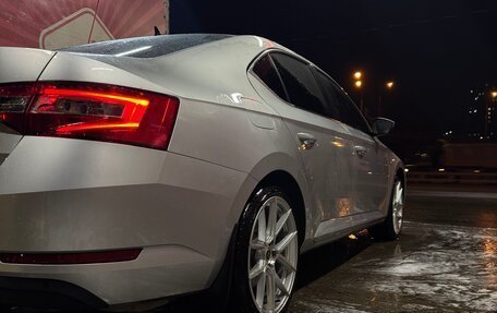 Skoda Superb III рестайлинг, 2022 год, 3 250 000 рублей, 2 фотография