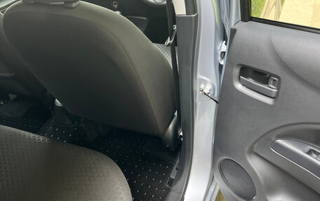Mitsubishi Mirage VI рестайлинг, 2012 год, 750 000 рублей, 24 фотография