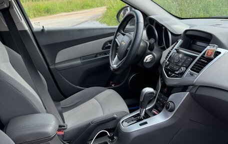 Chevrolet Cruze II, 2010 год, 630 000 рублей, 9 фотография