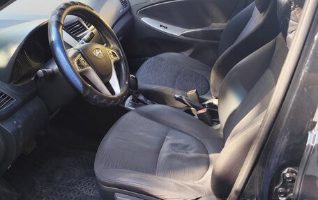 Hyundai Solaris II рестайлинг, 2014 год, 900 000 рублей, 11 фотография