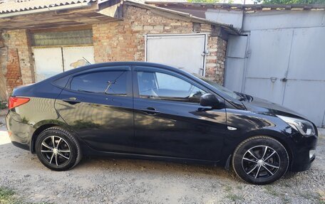 Hyundai Solaris II рестайлинг, 2014 год, 900 000 рублей, 4 фотография