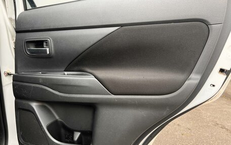 Mitsubishi Outlander III рестайлинг 3, 2013 год, 1 190 000 рублей, 14 фотография