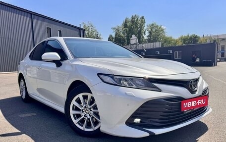 Toyota Camry, 2019 год, 2 600 000 рублей, 2 фотография