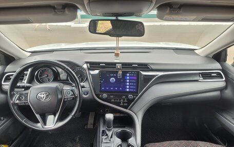 Toyota Camry, 2019 год, 2 600 000 рублей, 17 фотография