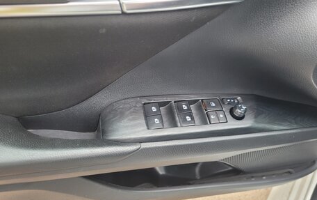 Toyota Camry, 2019 год, 2 600 000 рублей, 18 фотография
