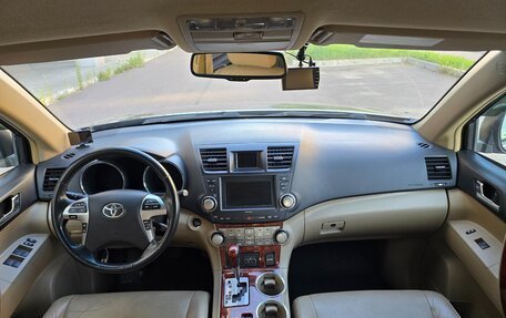 Toyota Highlander III, 2010 год, 1 600 000 рублей, 12 фотография
