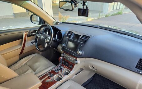 Toyota Highlander III, 2010 год, 1 600 000 рублей, 10 фотография