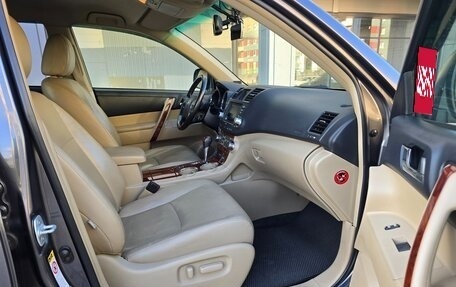 Toyota Highlander III, 2010 год, 1 600 000 рублей, 24 фотография