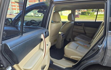 Toyota Highlander III, 2010 год, 1 600 000 рублей, 33 фотография