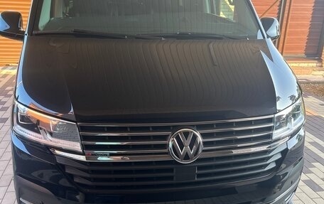 Volkswagen Multivan T6 рестайлинг, 2020 год, 7 800 000 рублей, 2 фотография