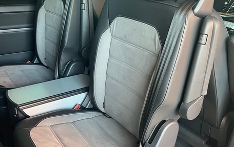 Volkswagen Multivan T6 рестайлинг, 2020 год, 7 800 000 рублей, 15 фотография