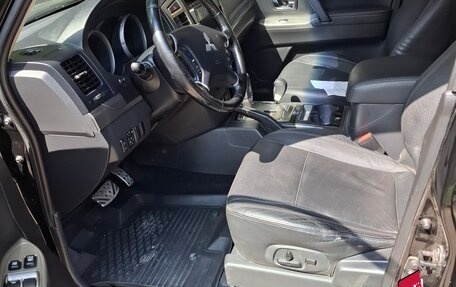 Mitsubishi Pajero IV, 2017 год, 2 550 000 рублей, 7 фотография