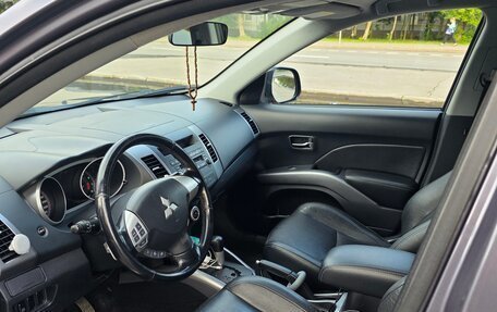 Mitsubishi Outlander III рестайлинг 3, 2007 год, 1 200 000 рублей, 10 фотография