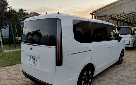 Honda Stepwgn, 2024 год, 2 950 000 рублей, 14 фотография