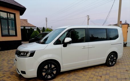 Honda Stepwgn, 2024 год, 2 950 000 рублей, 13 фотография
