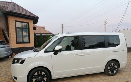 Honda Stepwgn, 2024 год, 2 950 000 рублей, 18 фотография