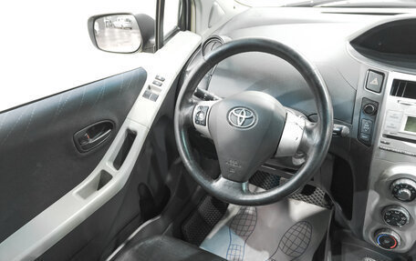 Toyota Yaris III рестайлинг, 2006 год, 559 000 рублей, 8 фотография