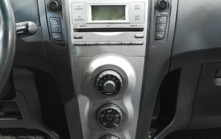 Toyota Yaris III рестайлинг, 2006 год, 559 000 рублей, 13 фотография