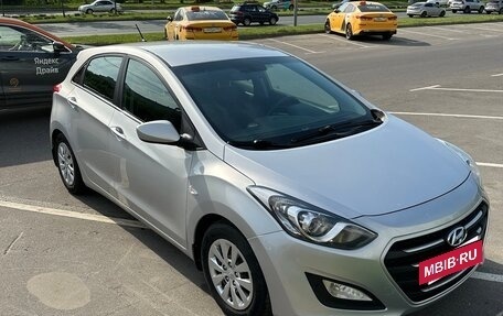 Hyundai i30 II рестайлинг, 2015 год, 1 000 000 рублей, 2 фотография
