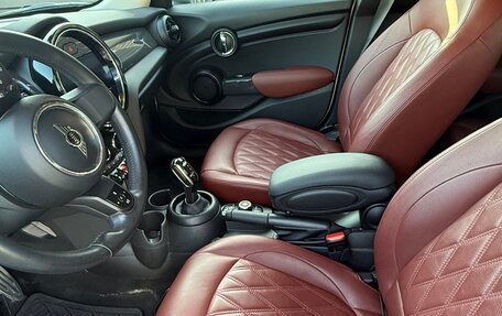 MINI Hatch, 2021 год, 2 800 000 рублей, 5 фотография