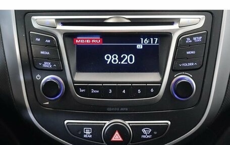 Hyundai Solaris II рестайлинг, 2015 год, 1 100 000 рублей, 10 фотография