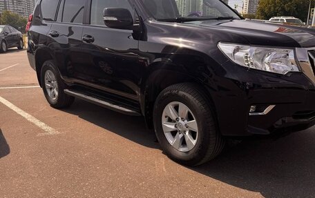 Toyota Land Cruiser Prado 150 рестайлинг 2, 2018 год, 3 850 000 рублей, 2 фотография