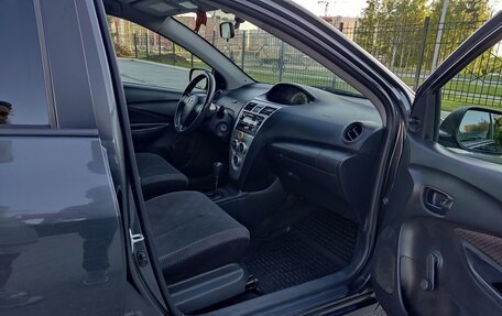 Toyota Yaris III рестайлинг, 2008 год, 740 000 рублей, 17 фотография