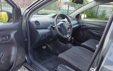 Toyota Yaris III рестайлинг, 2008 год, 740 000 рублей, 15 фотография